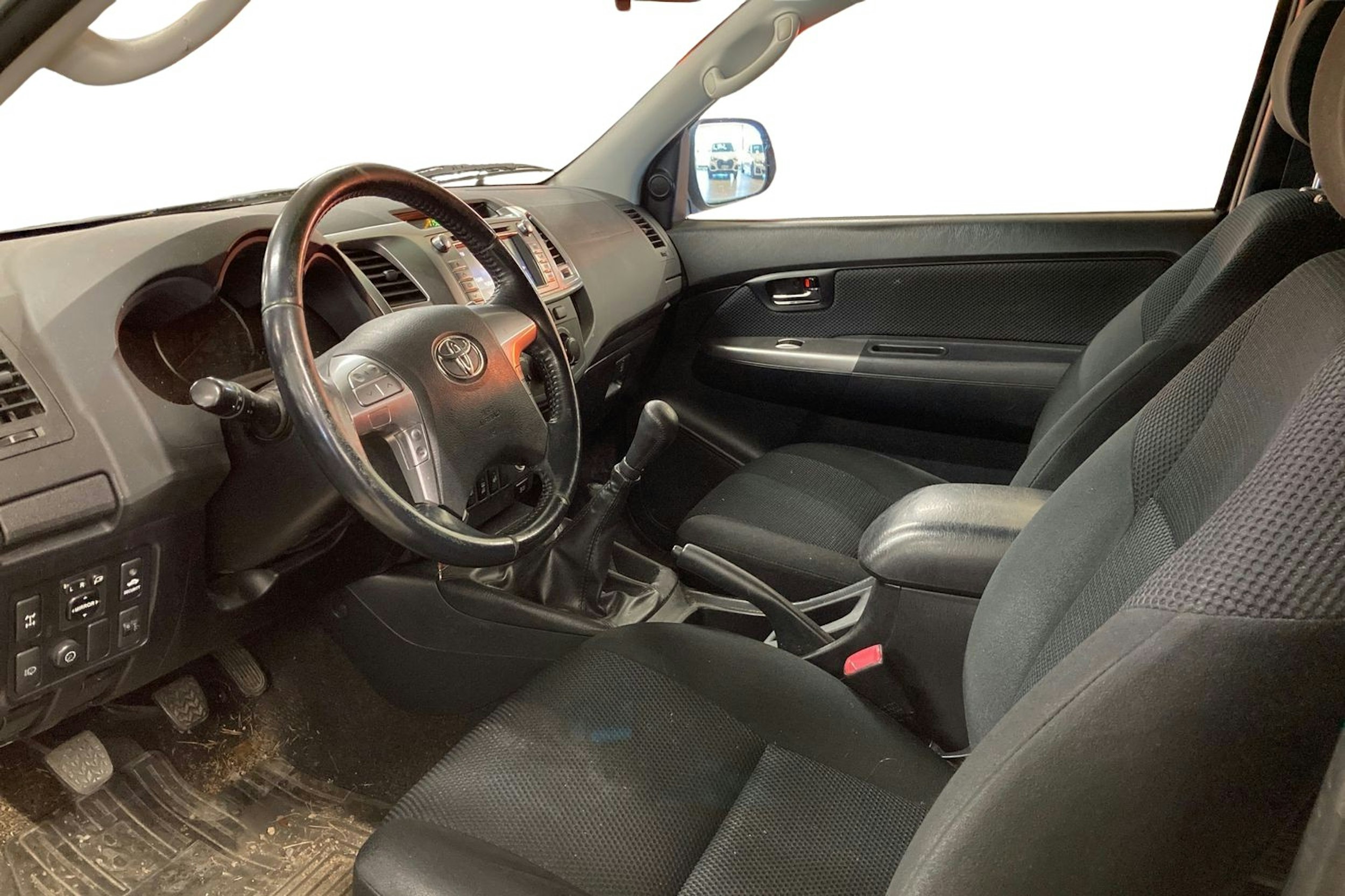 hopea Toyota Hilux 2014 kuva 3.