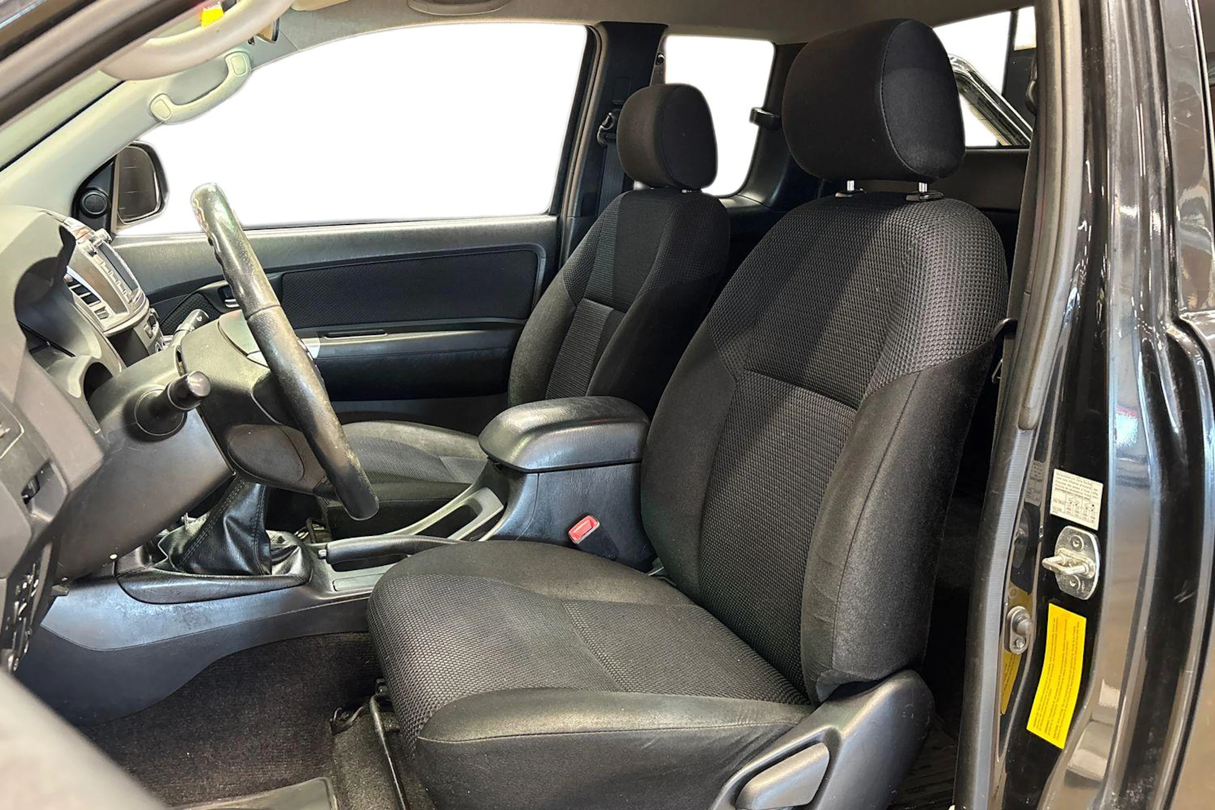 musta Toyota Hilux 2014 kuva 8.