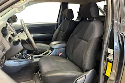 musta Toyota Hilux 2014 kuva 8.