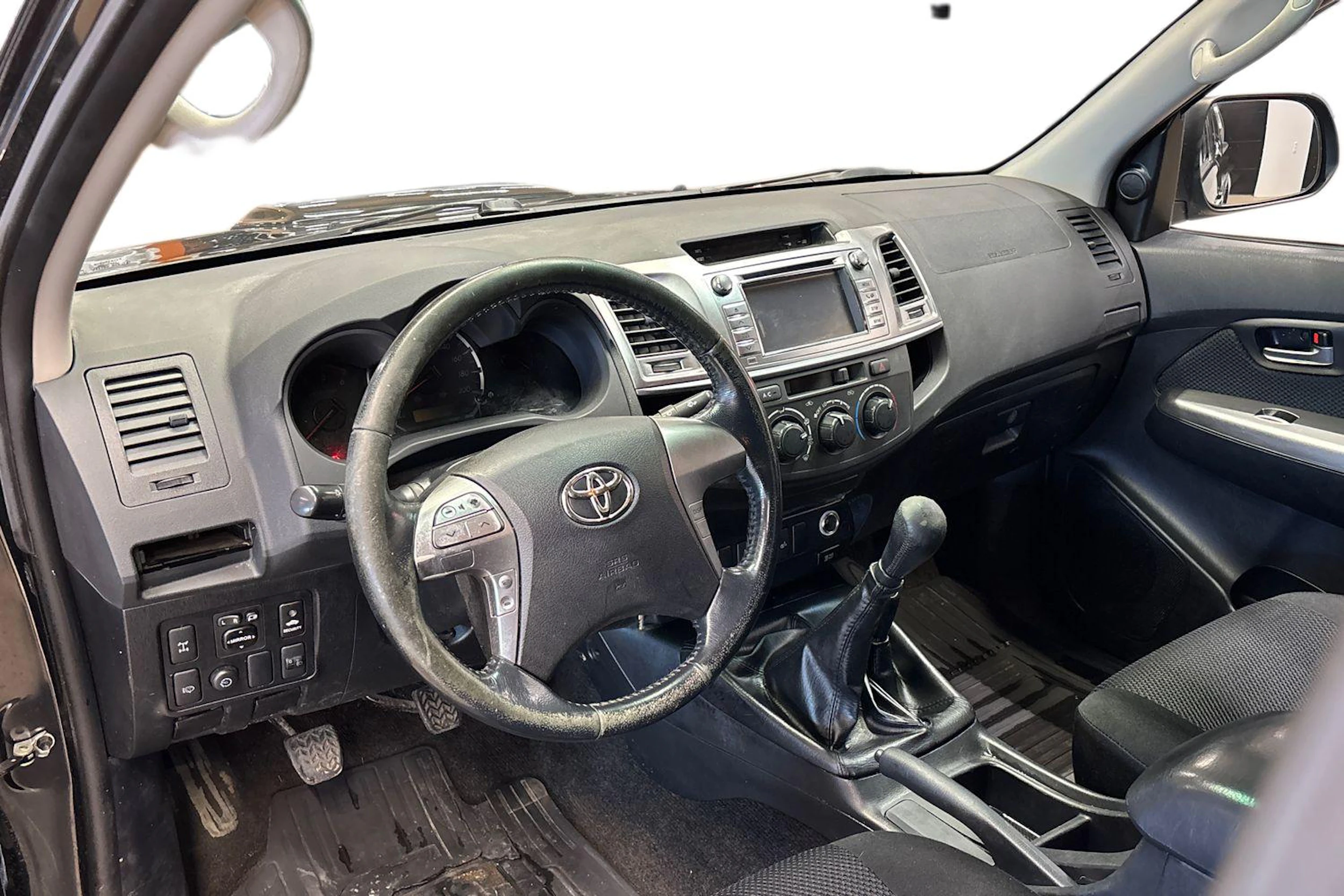 musta Toyota Hilux 2014 kuva 9.