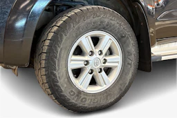 musta Toyota Hilux 2014 kuva 12.