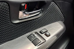 musta Toyota Hilux 2014 kuva 13.
