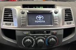 musta Toyota Hilux 2014 kuva 17.