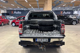 musta Toyota Hilux 2014 kuva 19.