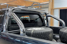 musta Toyota Hilux 2014 kuva 22.