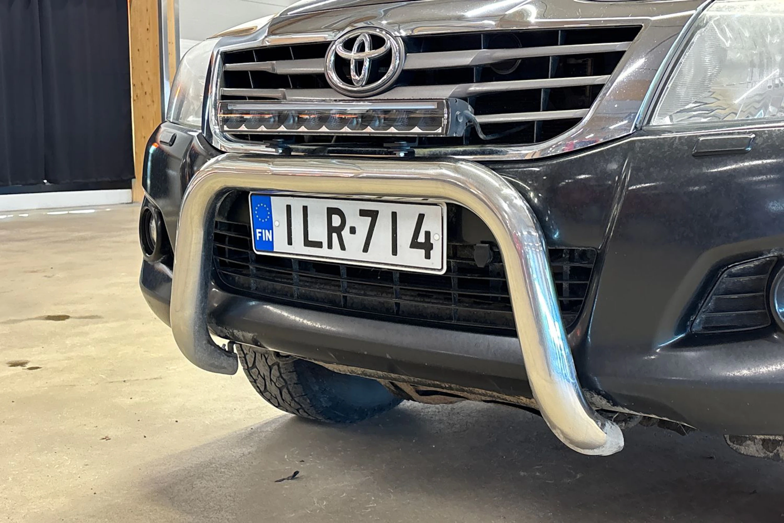 musta Toyota Hilux 2014 kuva 24.