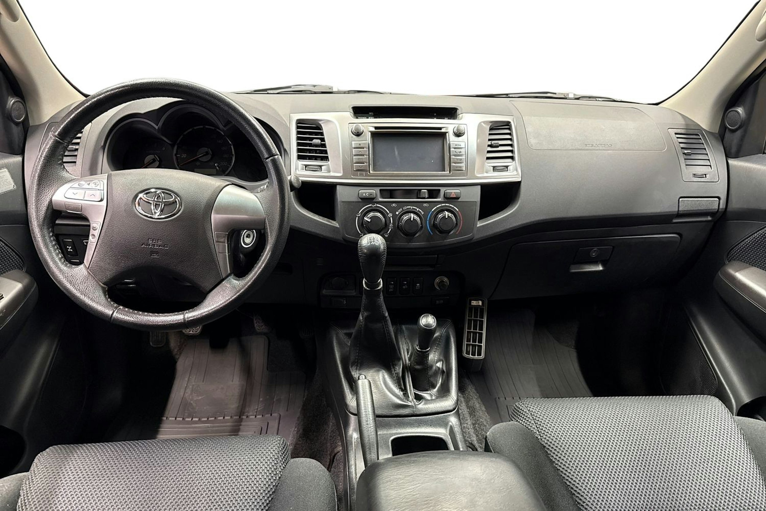 harmaa Toyota Hilux 2014 kuva 9.