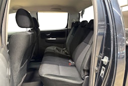 harmaa Toyota Hilux 2014 kuva 10.