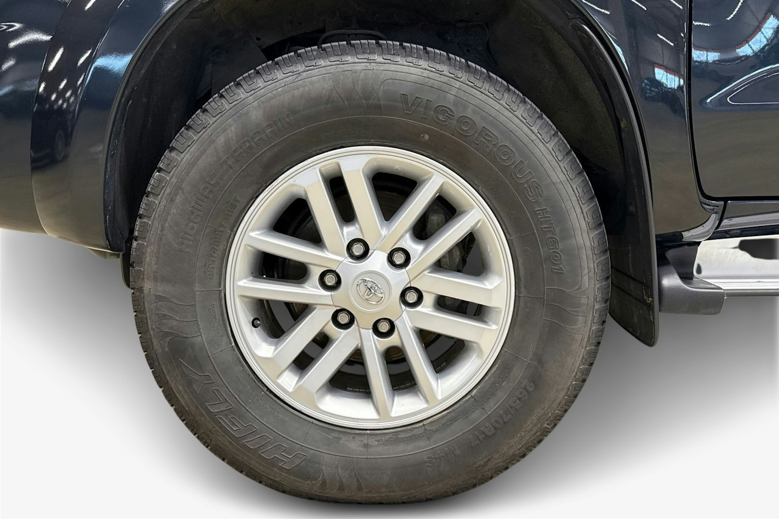 harmaa Toyota Hilux 2014 kuva 11.