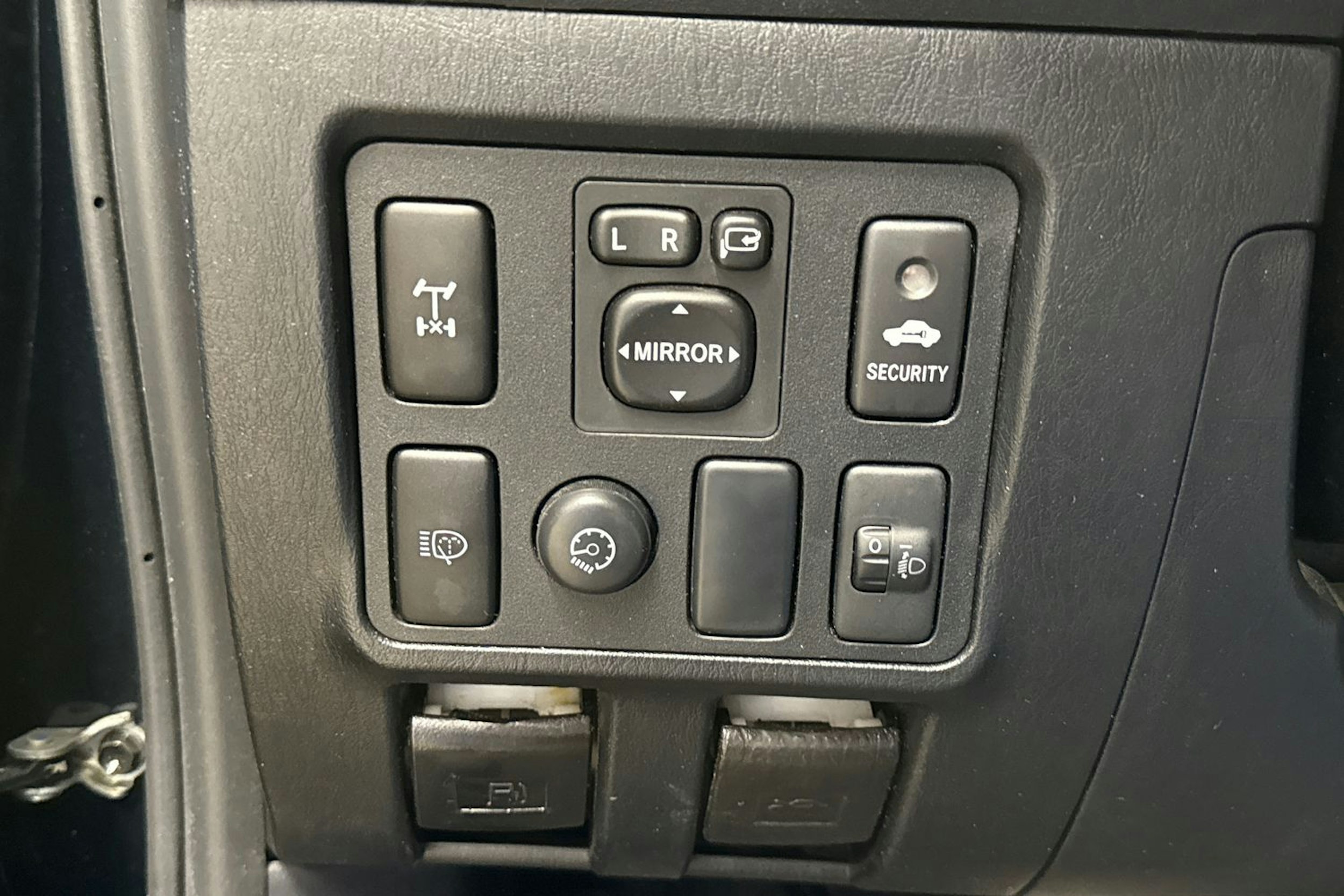 harmaa Toyota Hilux 2014 kuva 14.
