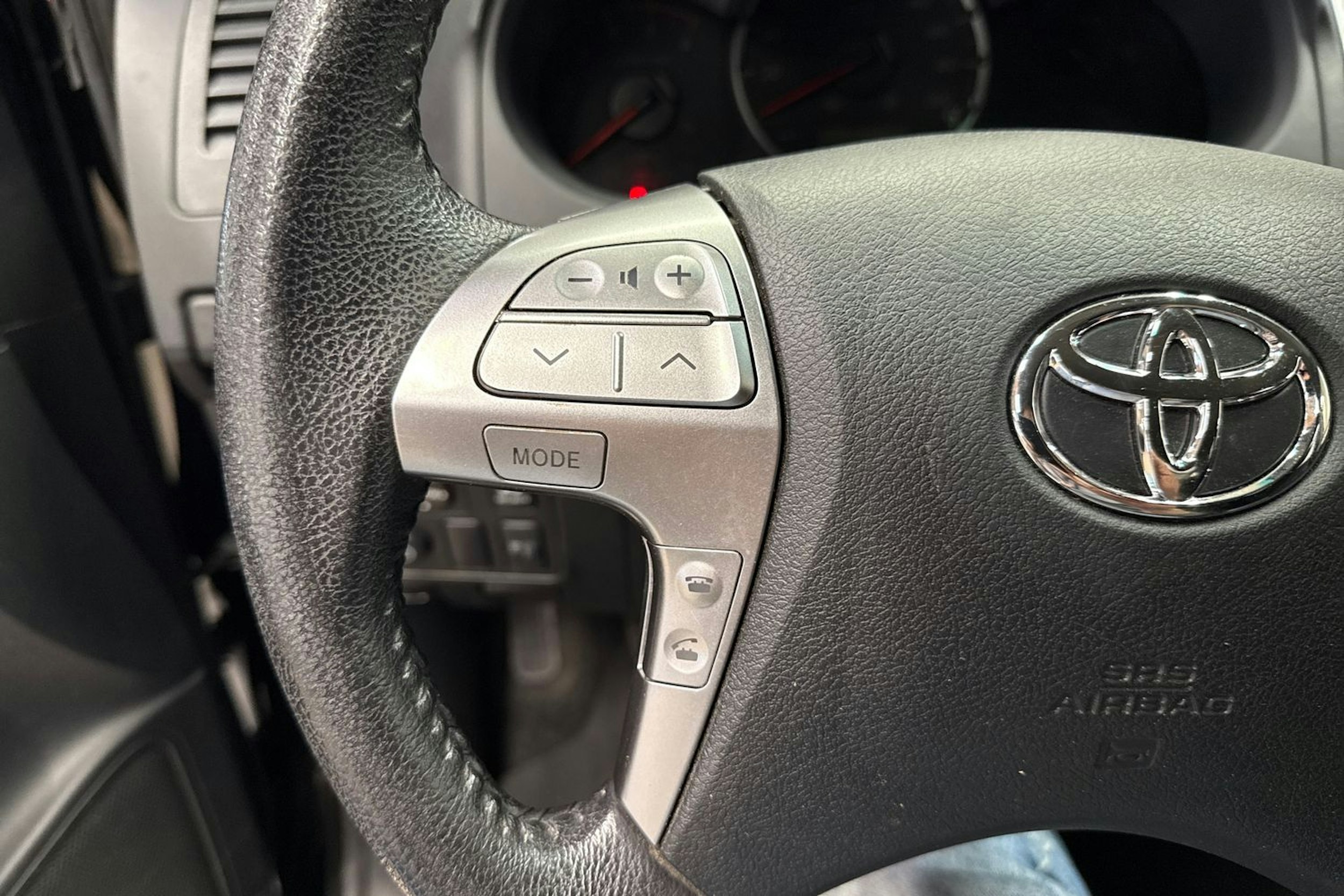 harmaa Toyota Hilux 2014 kuva 15.