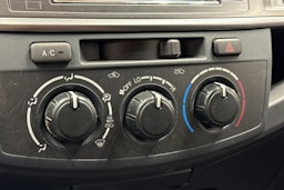 harmaa Toyota Hilux 2014 kuva 21.