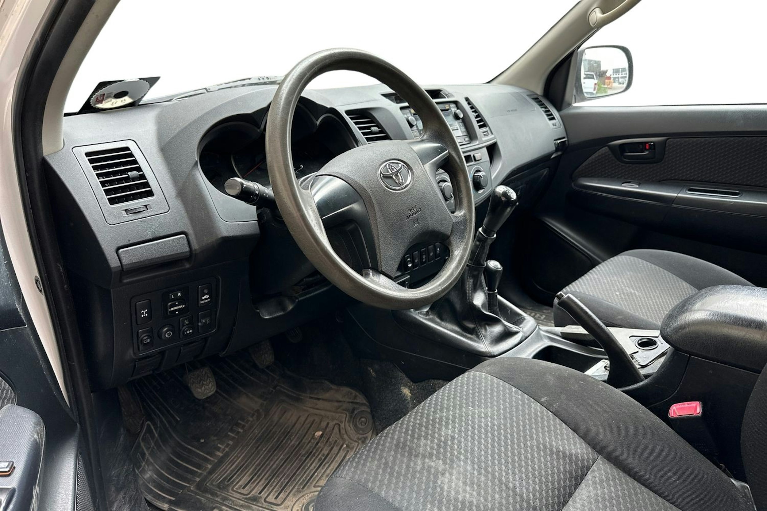 valkoinen Toyota Hilux 2014 kuva 3.