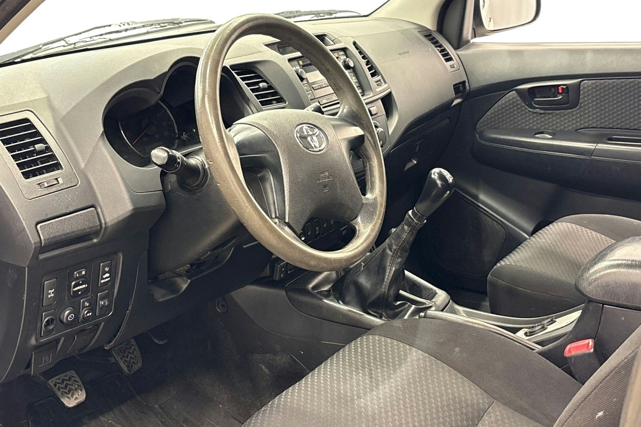 valkoinen Toyota Hilux 2014 kuva 6.