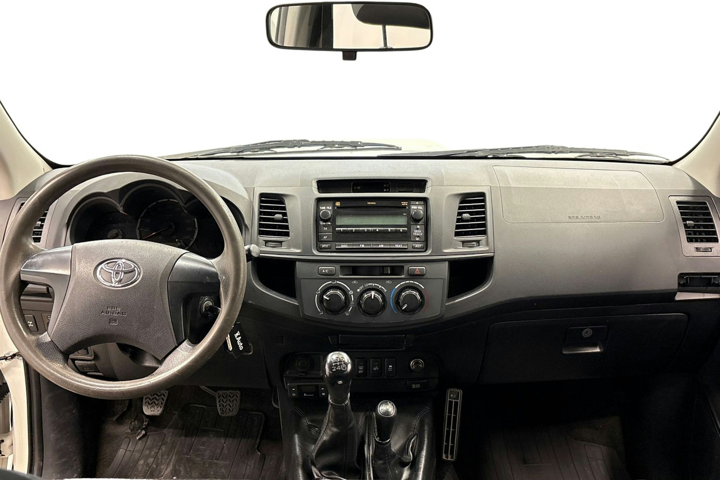 valkoinen Toyota Hilux 2014 kuva 7.