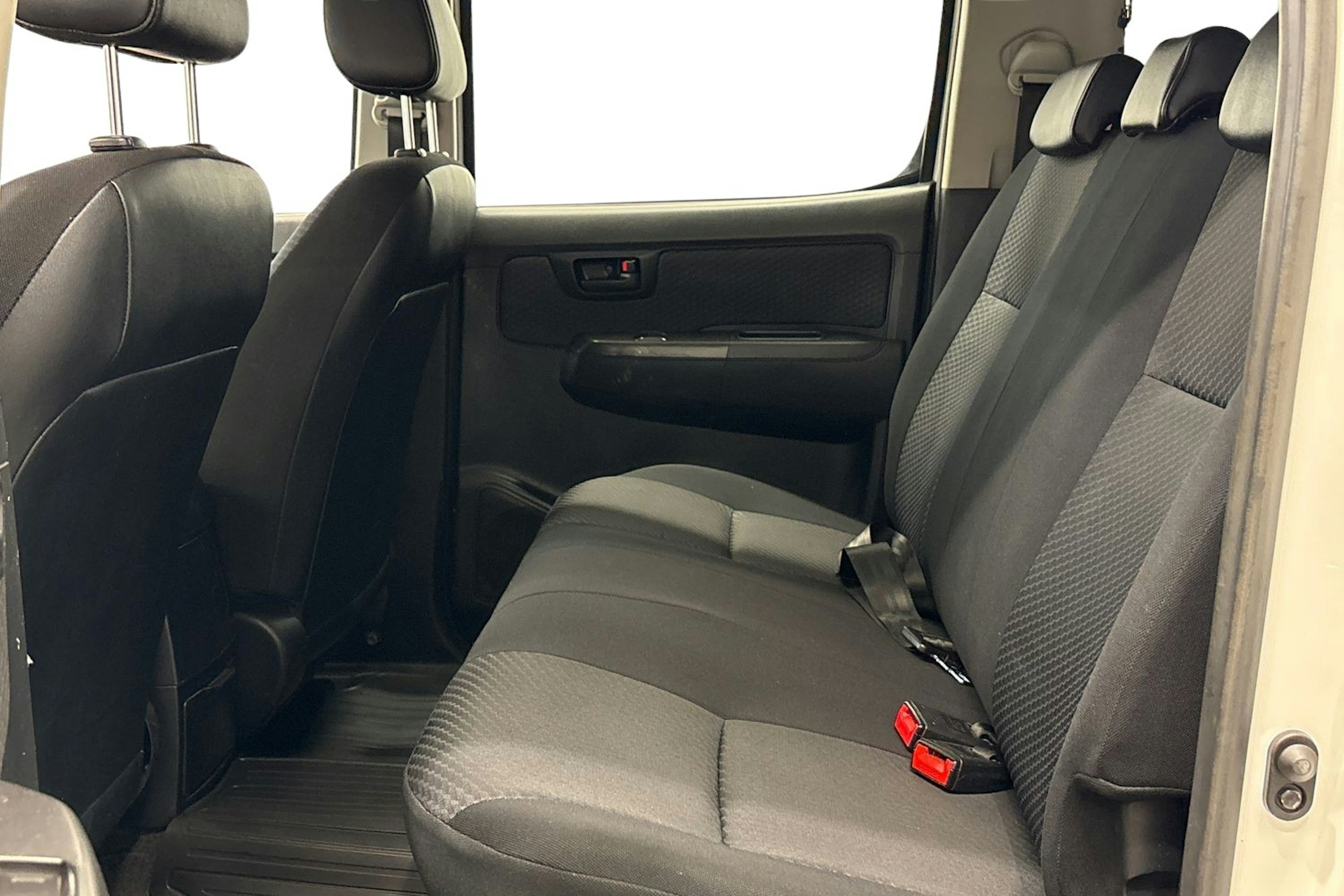 valkoinen Toyota Hilux 2014 kuva 8.