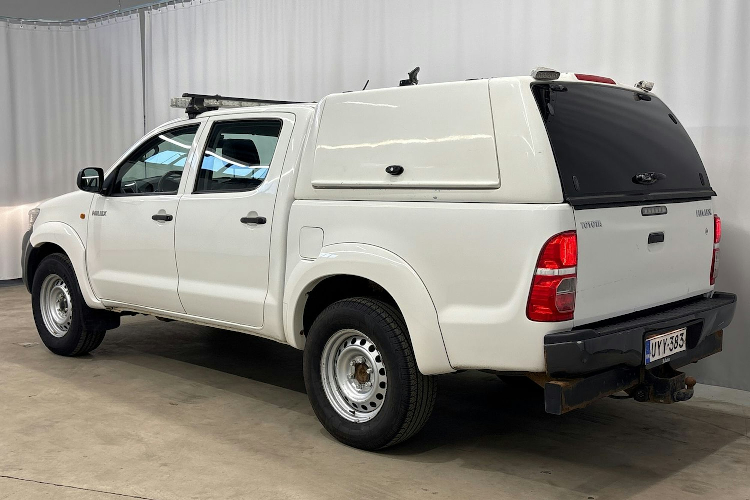 valkoinen Toyota Hilux 2014 kuva 11.