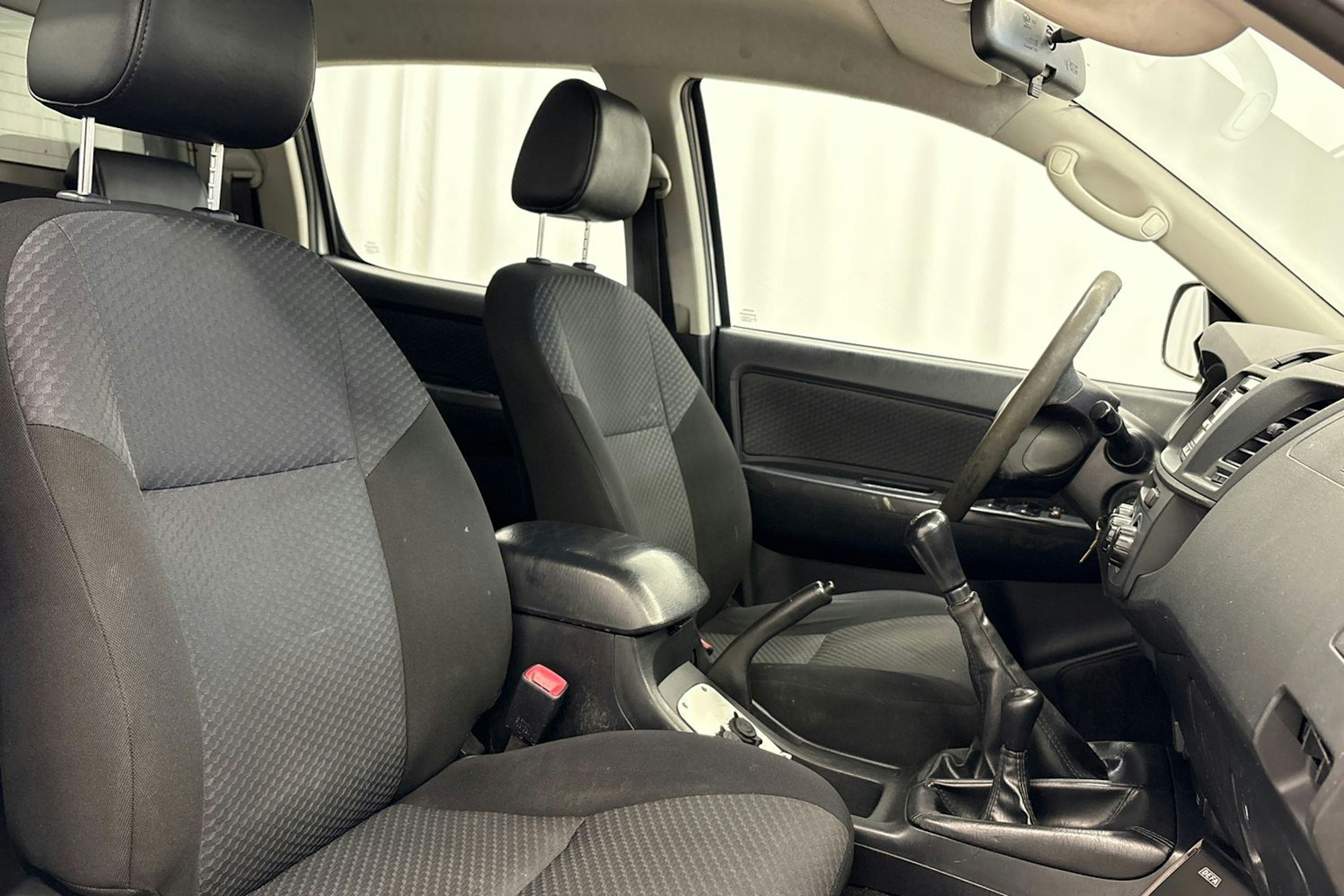 valkoinen Toyota Hilux 2014 kuva 13.