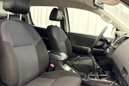 valkoinen Toyota Hilux 2014 kuva 13.