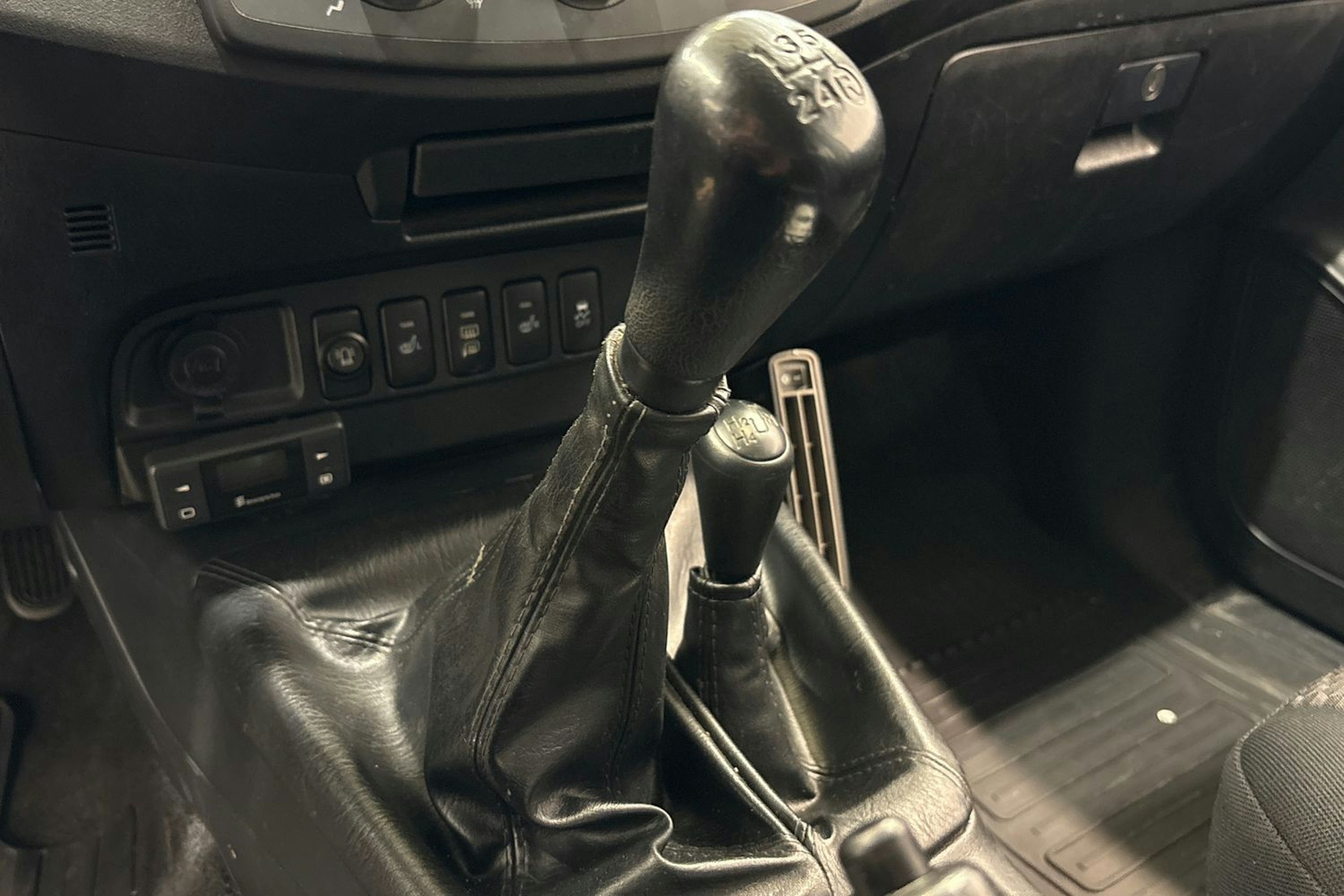 valkoinen Toyota Hilux 2014 kuva 16.
