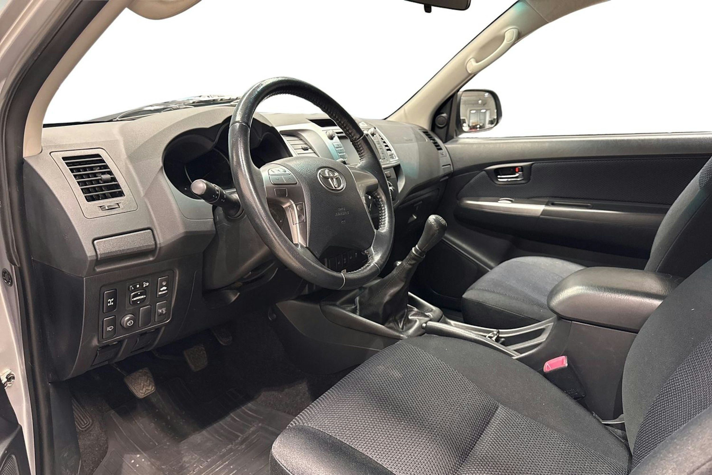 hopea Toyota Hilux 2015 kuva 7.