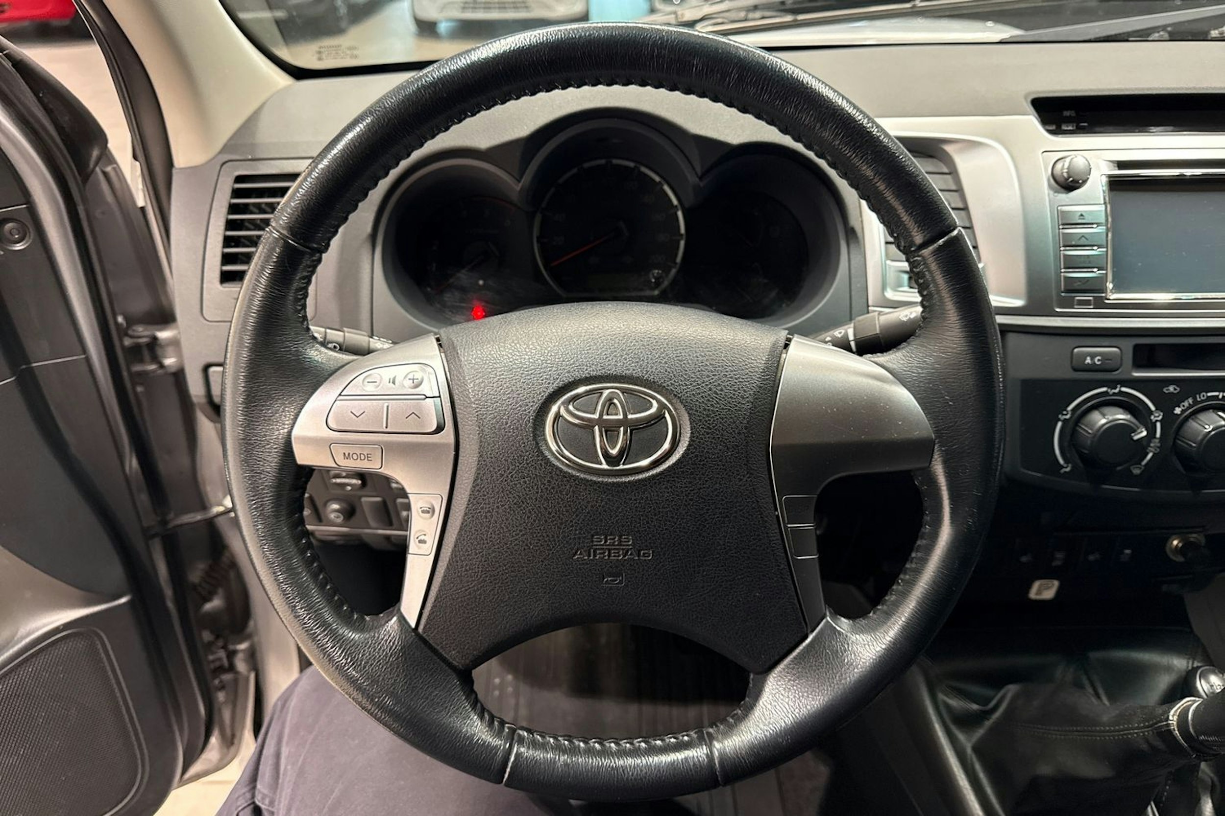 hopea Toyota Hilux 2015 kuva 17.