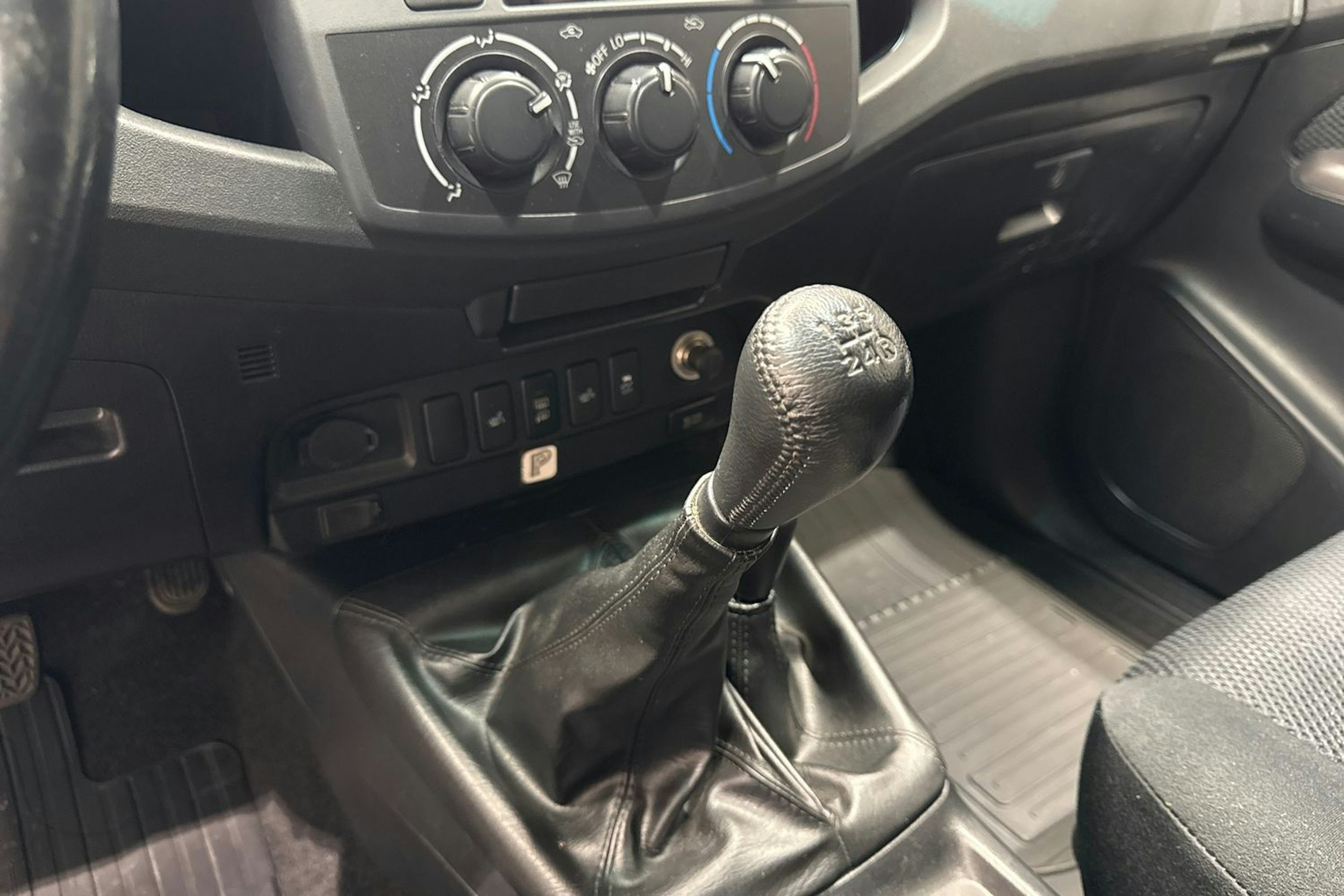 hopea Toyota Hilux 2015 kuva 20.