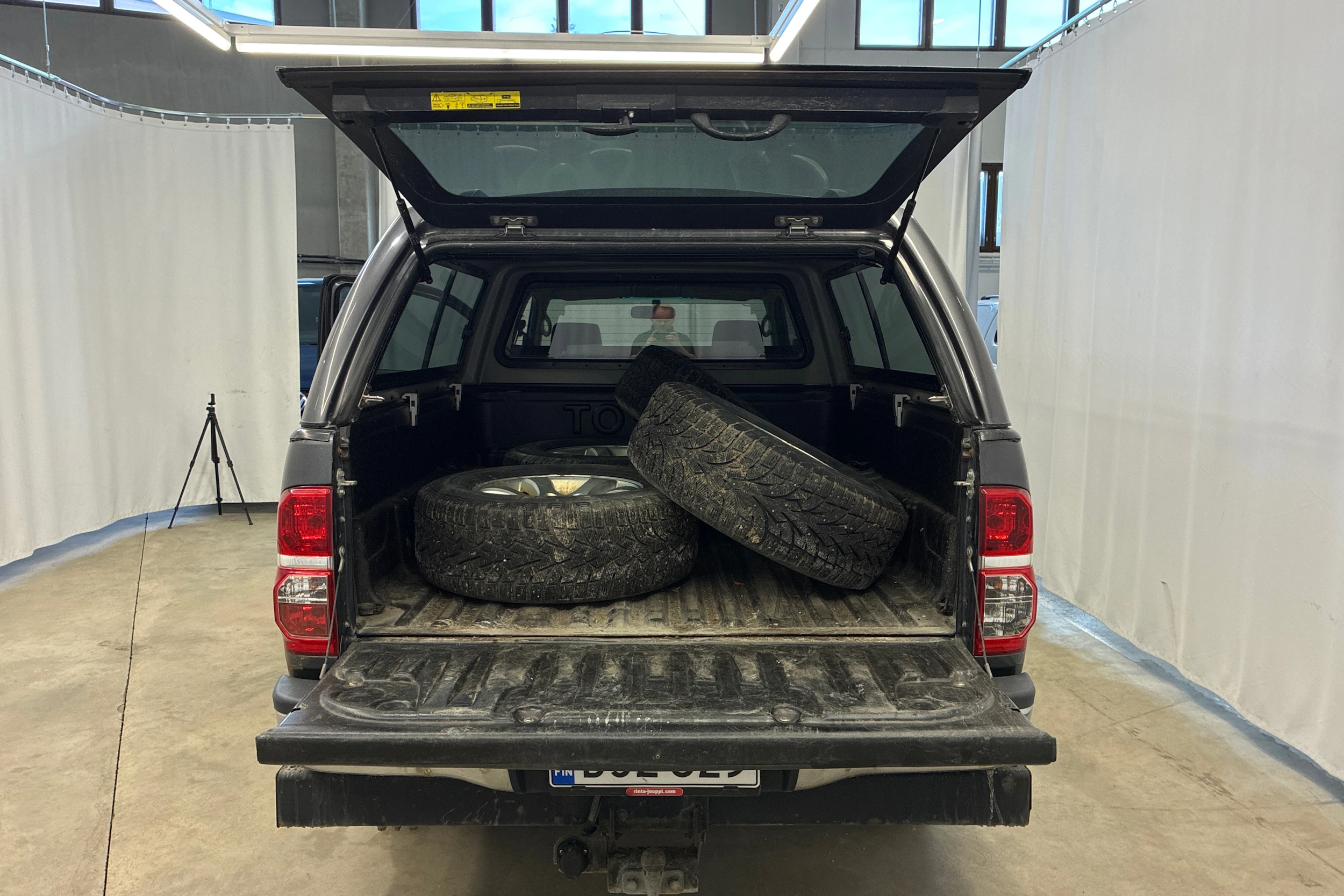 harmaa Toyota Hilux 2015 kuva 4.