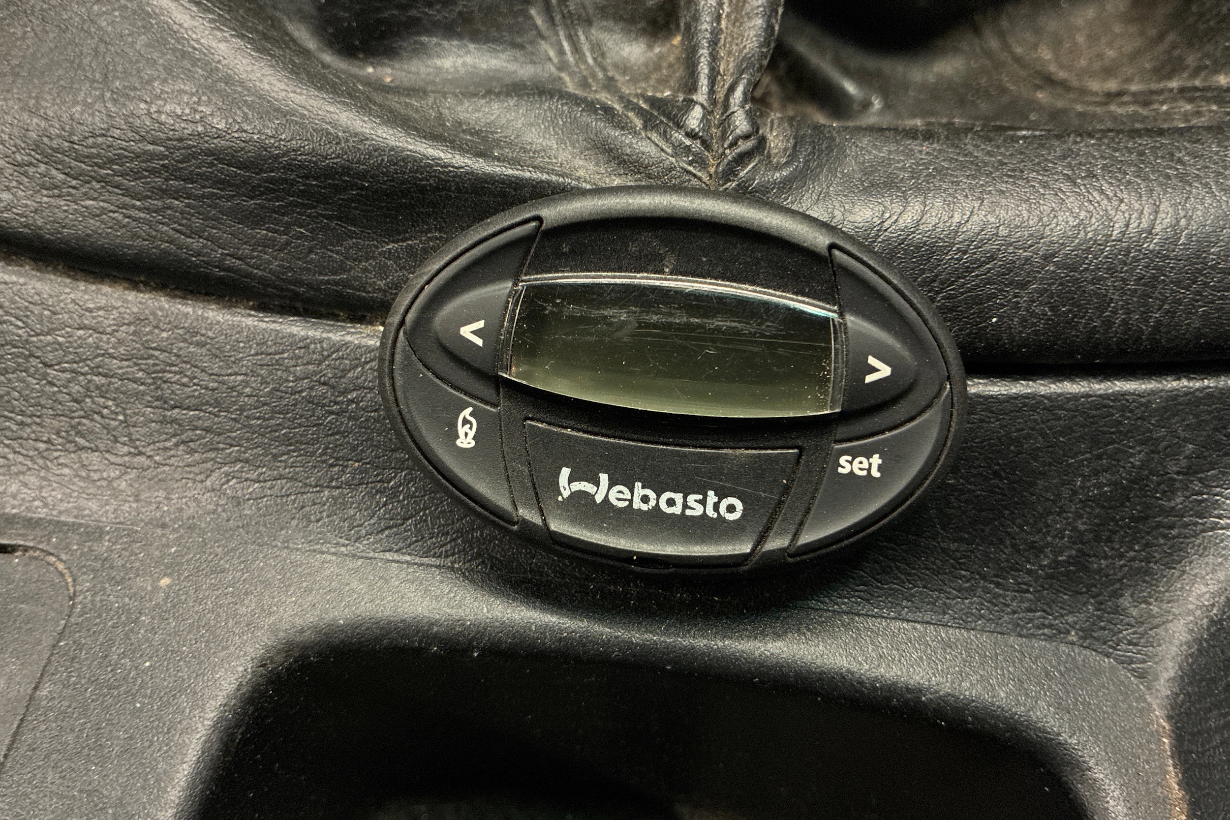 harmaa Toyota Hilux 2015 kuva 6.