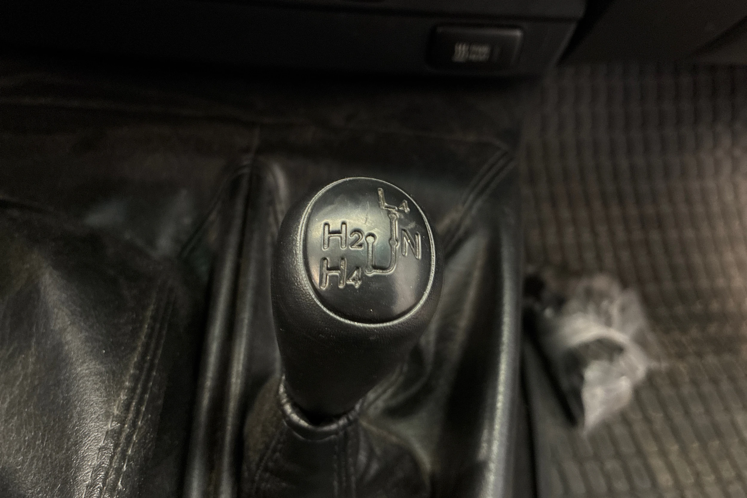 harmaa Toyota Hilux 2015 kuva 8.