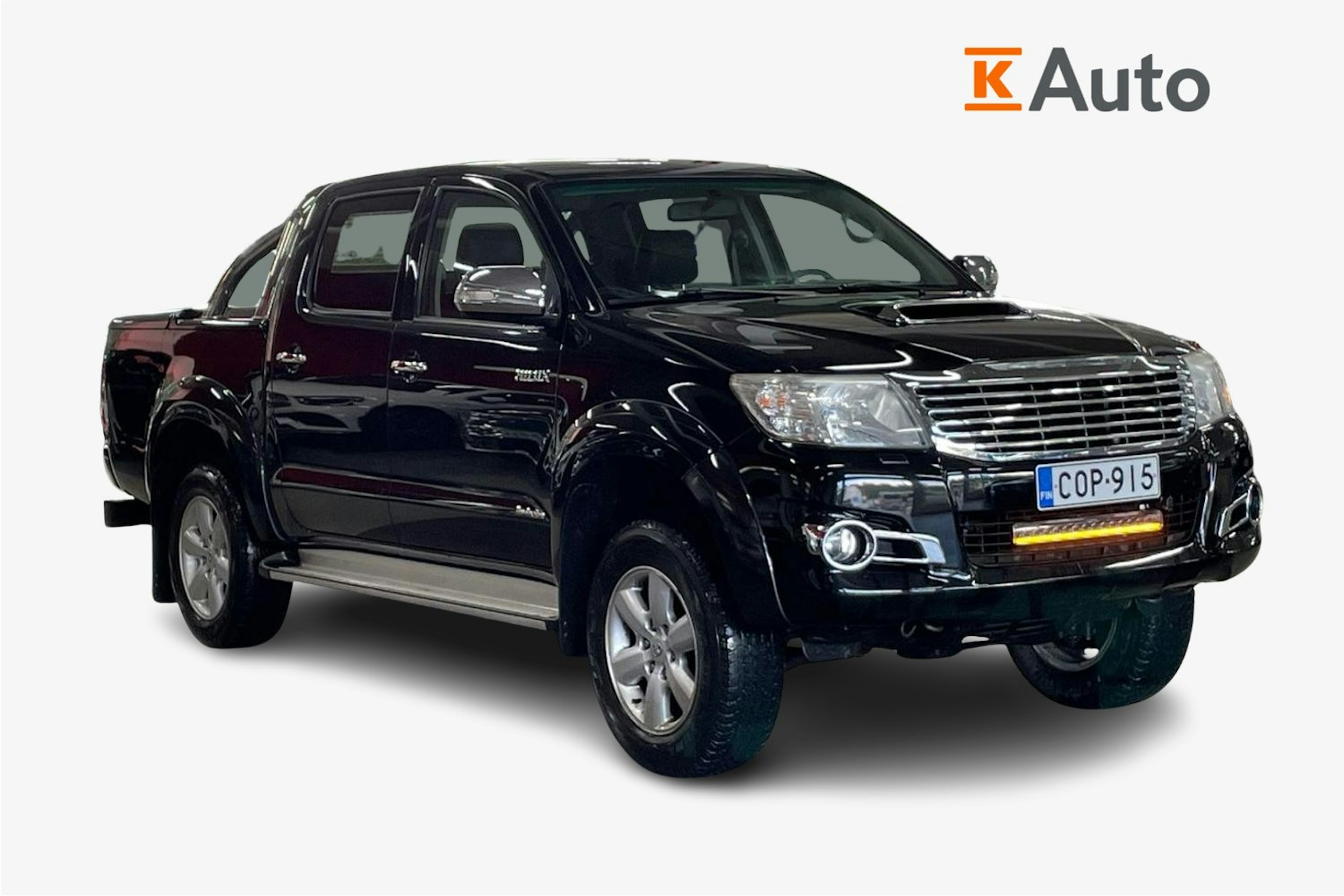 Musta Toyota Hilux 2015 kuva 1.