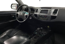 Musta Toyota Hilux 2015 kuva 3.