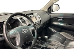 musta Toyota Hilux 2015 kuva 7.