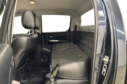 musta Toyota Hilux 2015 kuva 9.