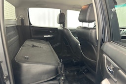musta Toyota Hilux 2015 kuva 10.