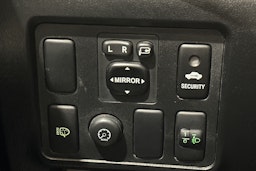 musta Toyota Hilux 2015 kuva 16.