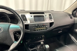 musta Toyota Hilux 2015 kuva 18.