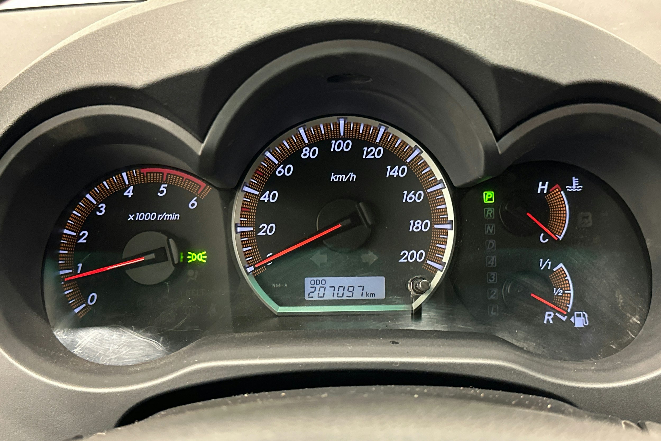 musta Toyota Hilux 2015 kuva 20.