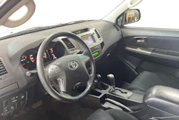 Valkoinen Toyota Hilux 2015 kuva 8.