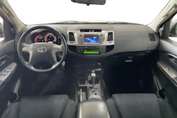 Valkoinen Toyota Hilux 2015 kuva 9.