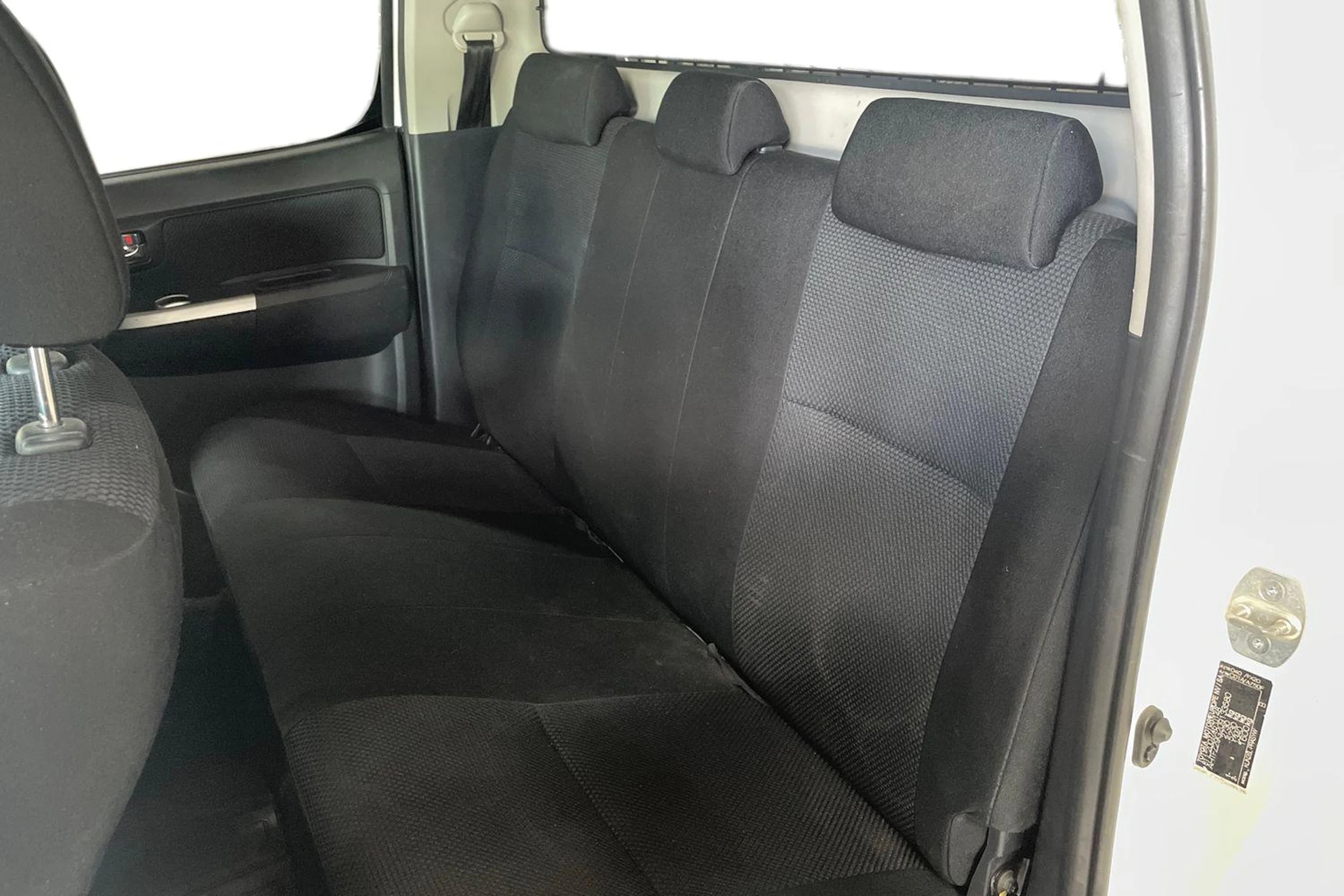 Valkoinen Toyota Hilux 2015 kuva 11.