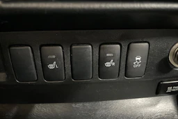 Valkoinen Toyota Hilux 2015 kuva 18.