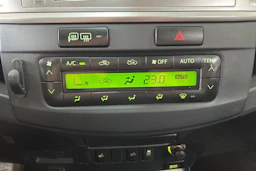 Valkoinen Toyota Hilux 2015 kuva 22.