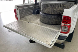 Valkoinen Toyota Hilux 2015 kuva 26.