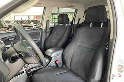 Valkoinen Toyota Hilux 2015 kuva 27.