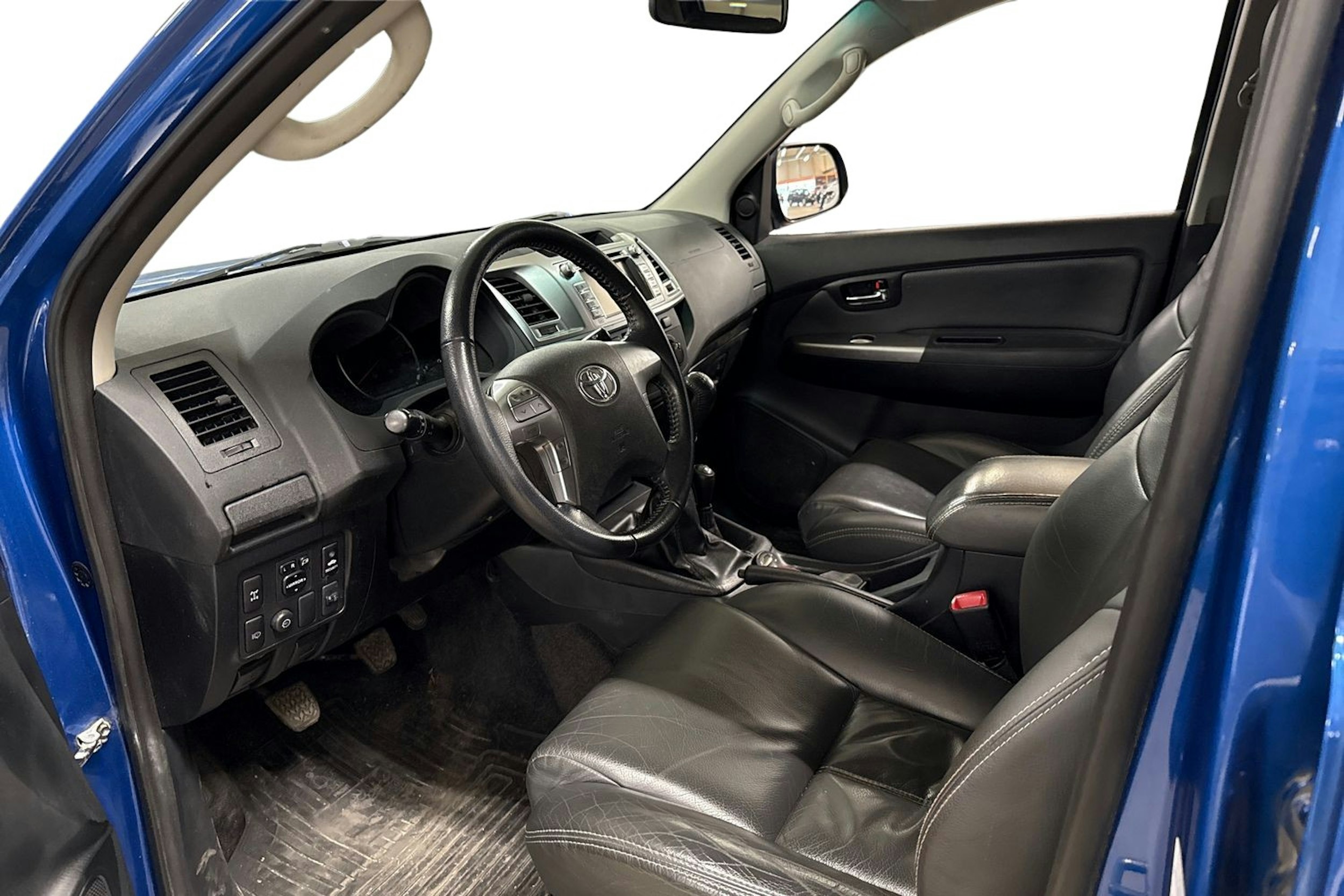 sininen Toyota Hilux 2015 kuva 3.