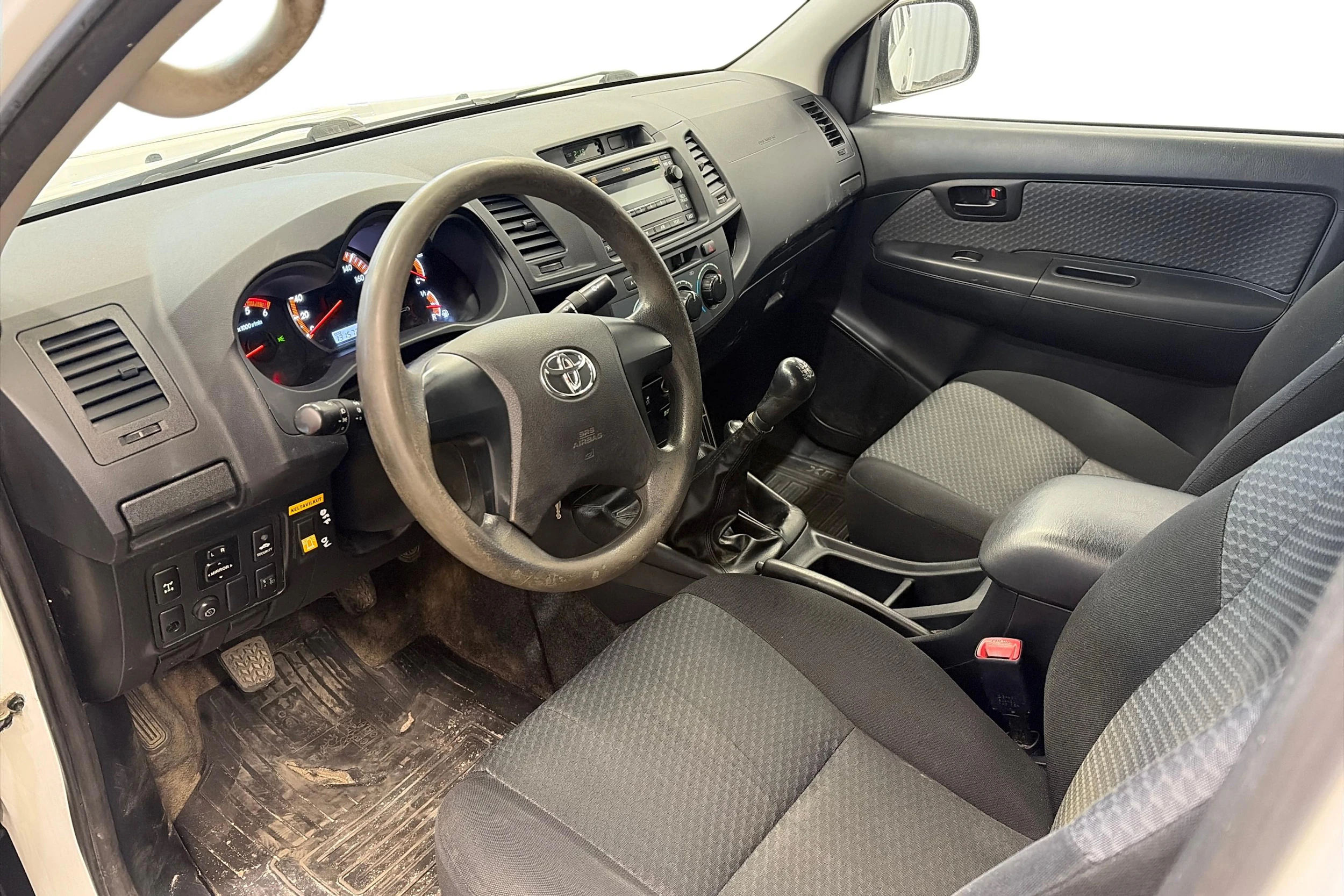 valkoinen Toyota Hilux 2015 kuva 6.