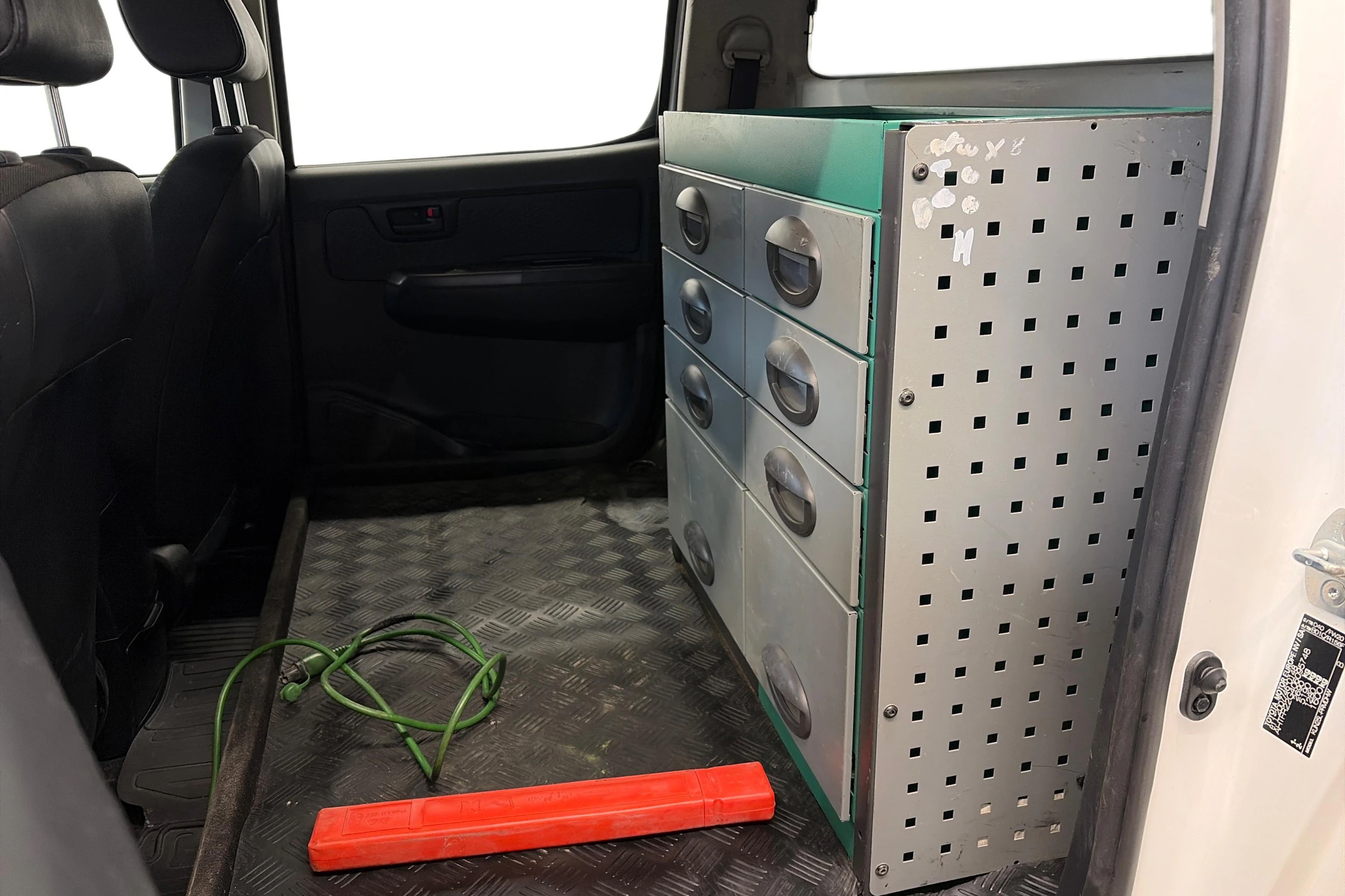 valkoinen Toyota Hilux 2015 kuva 7.