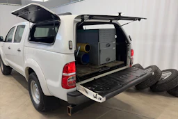 valkoinen Toyota Hilux 2015 kuva 8.