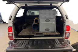 valkoinen Toyota Hilux 2015 kuva 9.